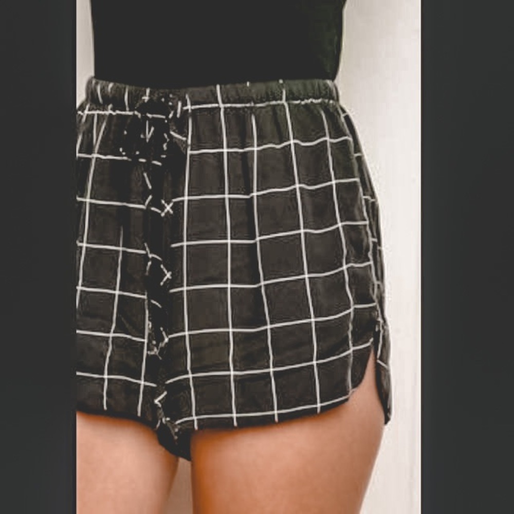 Brandy Melville black flowy shorts